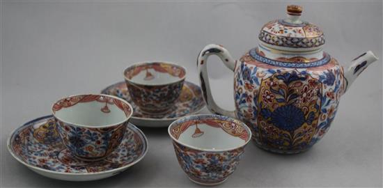 A Chinese export Dutch decorated teapot, three teabowls and two saucers, 18th century, teapot 17cm, some damage